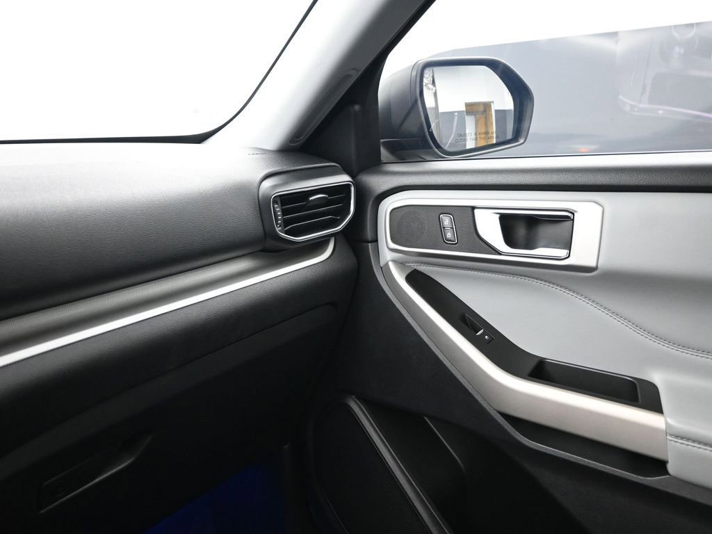 Used 2021 Ford Explorer XLT w/ Equipment Group 202A image 15