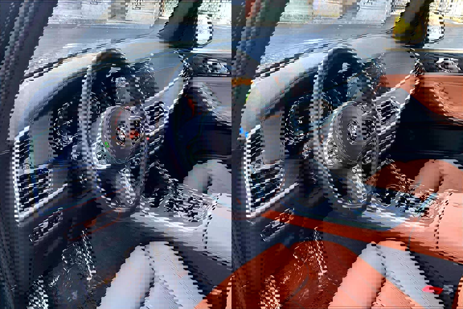 Used 2022 BMW X7 xDrive40i w/ M Sport Package image 17