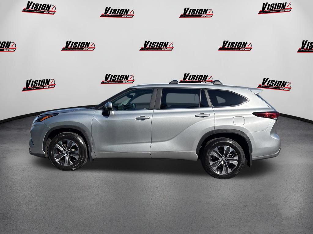 Used 2023 Toyota Highlander XLE AWD/4WD image 8