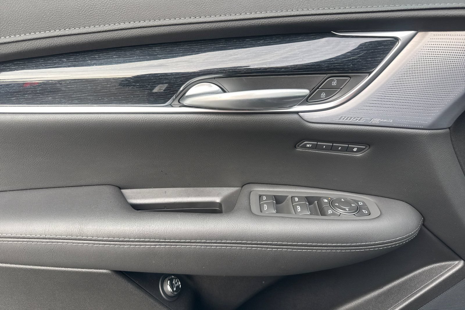 Used 2025 Cadillac XT5 Premium Luxury w/ LPO, Red Accent Package FWD image 10