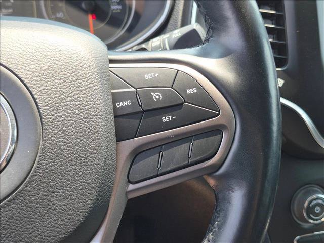 Used 2020 Jeep Cherokee Latitude Plus w/ Cold Weather Group AWD/4WD image 13