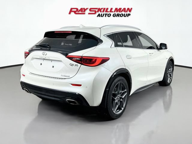 Used 2017 INFINITI QX30 Premium w/ Navigation Package FWD image 7