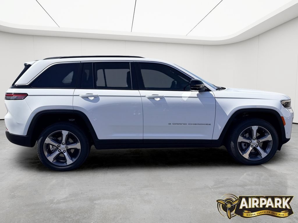 New 2026 Jeep Grand Cherokee Limited w/ Luxury Tech Group II AWD/4WD image 3