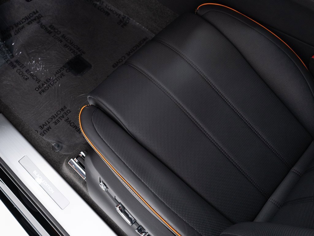 Used 2025 Bentley Bentayga image 12