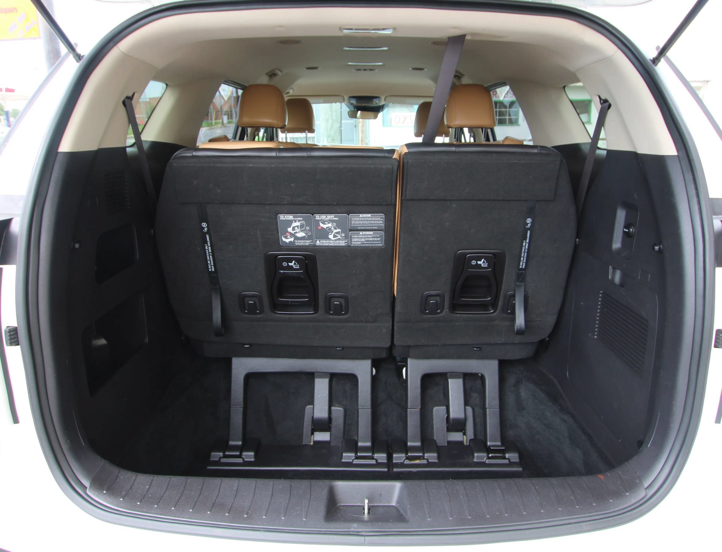 Used 2023 Kia Carnival LX FWD image 13