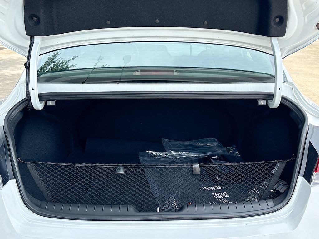 New 2025 Hyundai Elantra SEL image 25