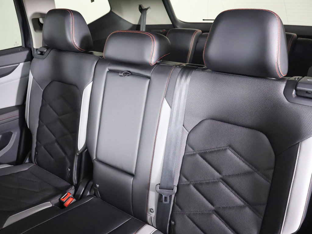 Used 2024 Volkswagen Atlas Peak Edition SEL AWD/4WD image 37
