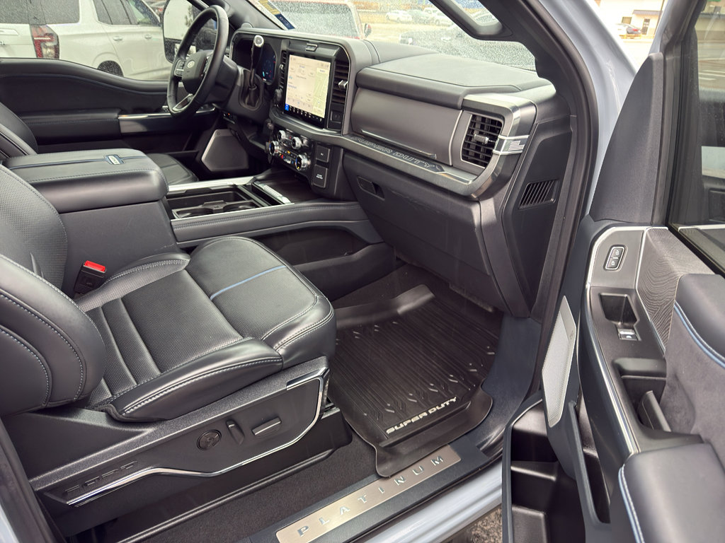 Used 2025 Ford F450 Platinum w/ FX4 Off-Road Package image 14