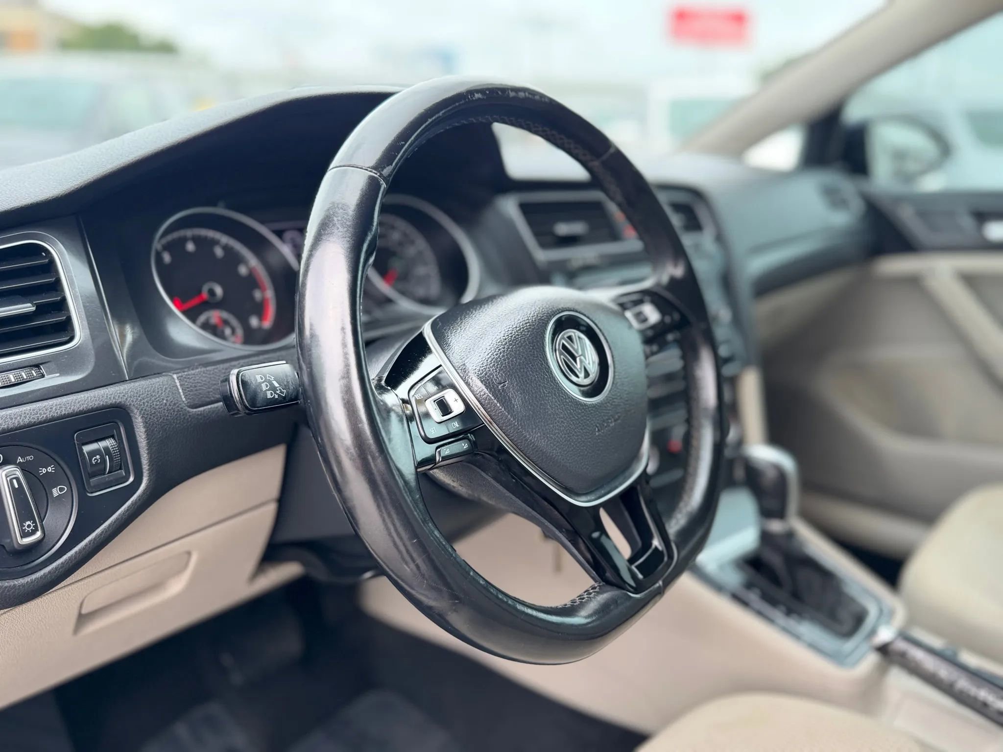 Used 2018 Volkswagen Golf S FWD image 10