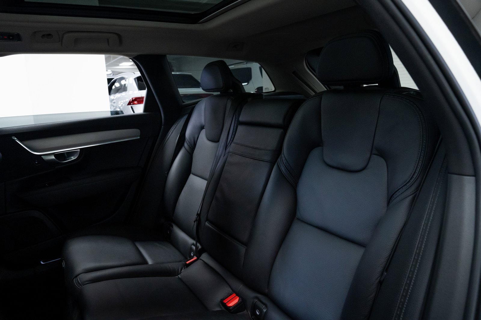 Used 2017 Volvo V90 T6 Cross Country image 20