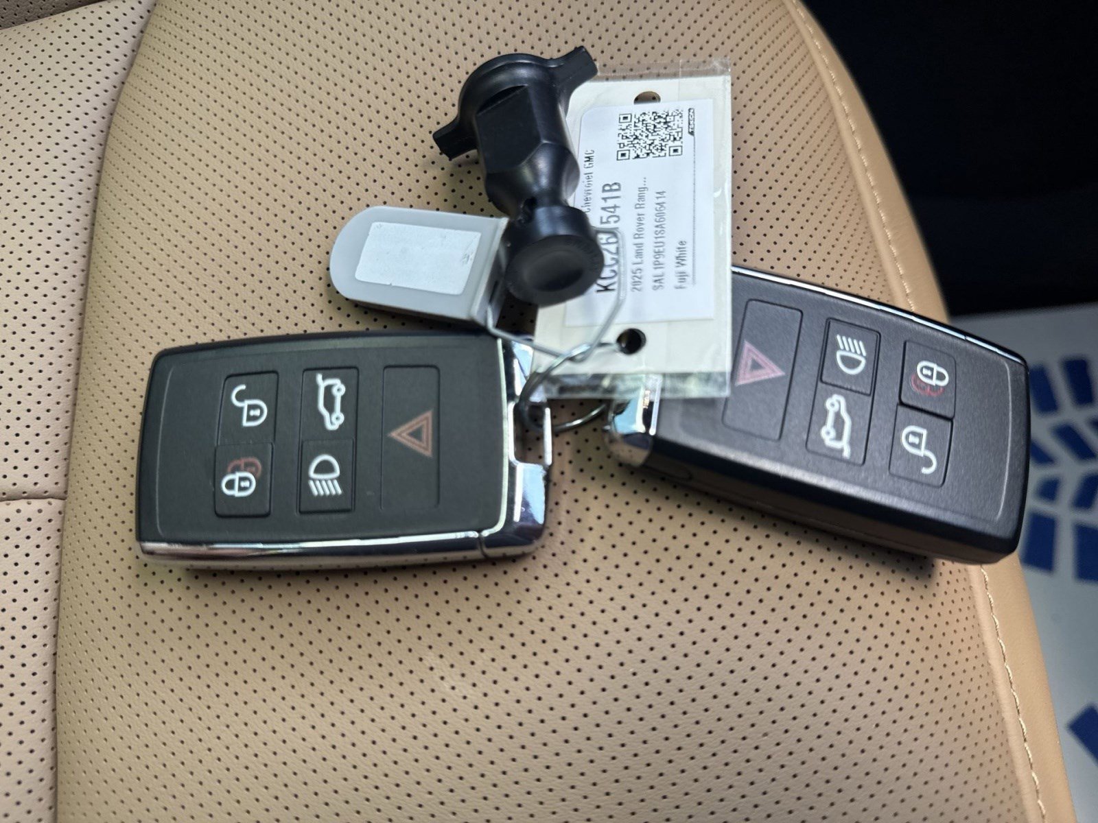 Used 2025 Land Rover Range Rover Sport SE AWD/4WD image 26