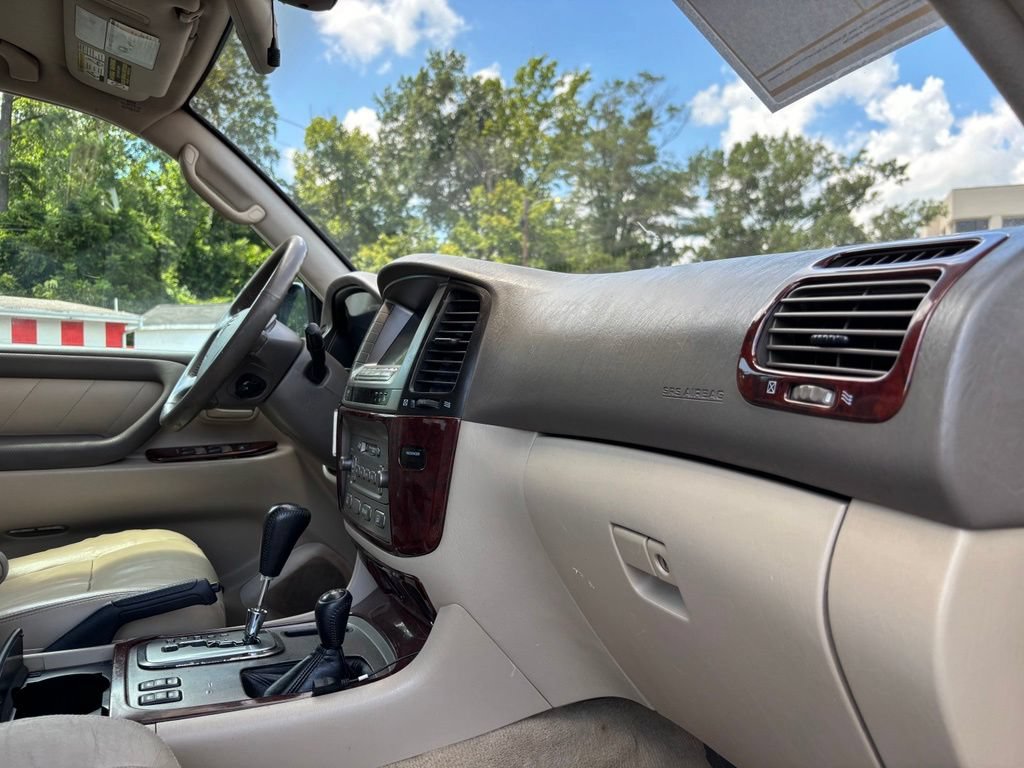 Used 2004 Toyota Land Cruiser w/ Convenience Pkg AWD/4WD image 28