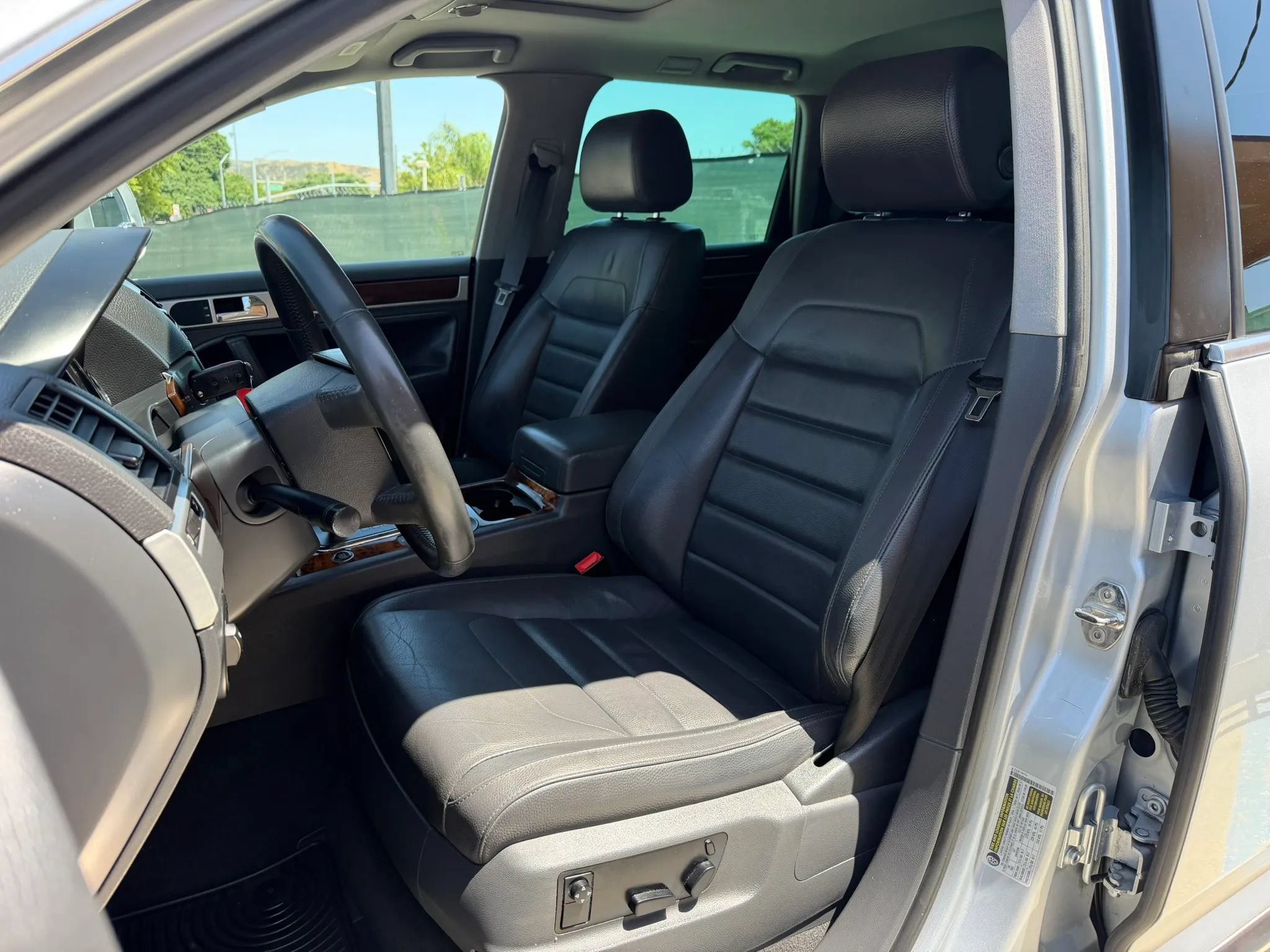 Used 2008 Volkswagen Touareg V6 AWD/4WD image 10