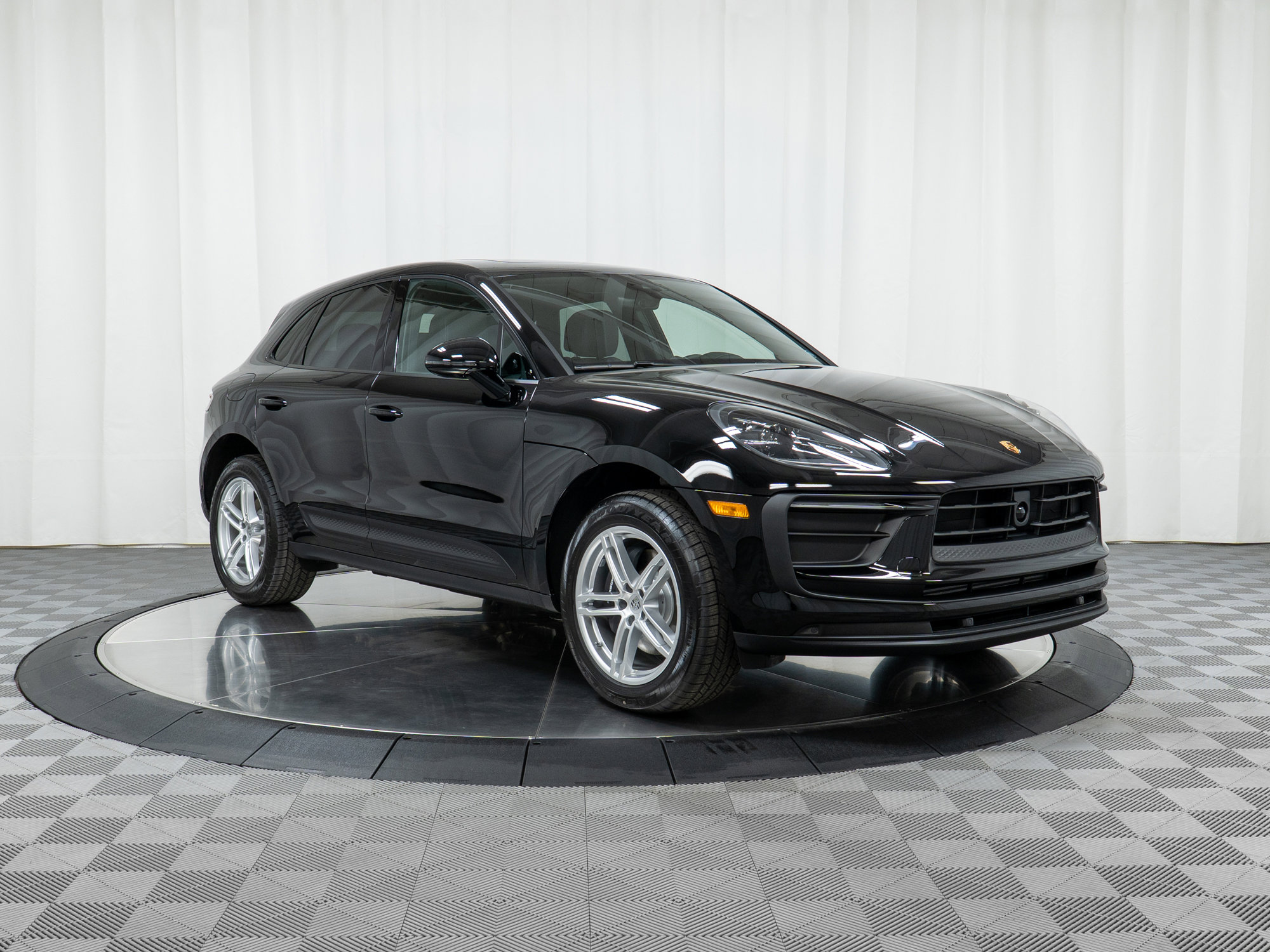 Used 2025 Porsche Macan image 7