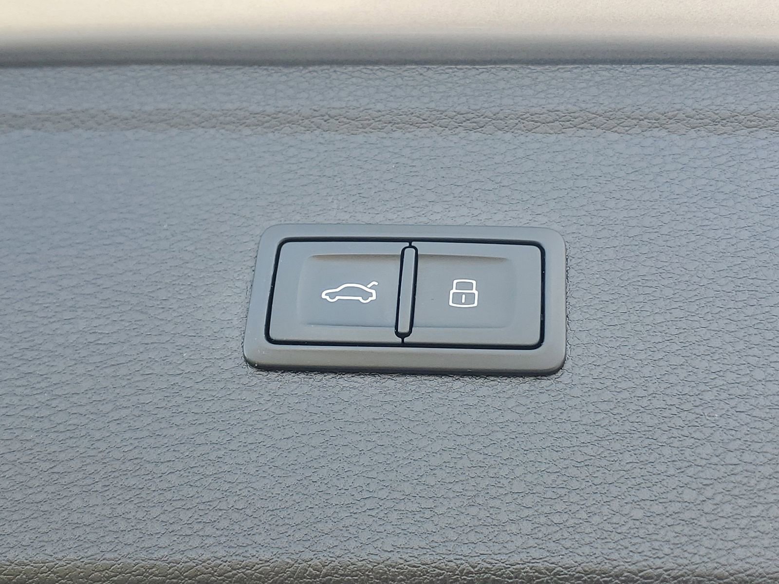 Used 2023 Audi Q5 2.0T Premium w/ Convenience Package image 10