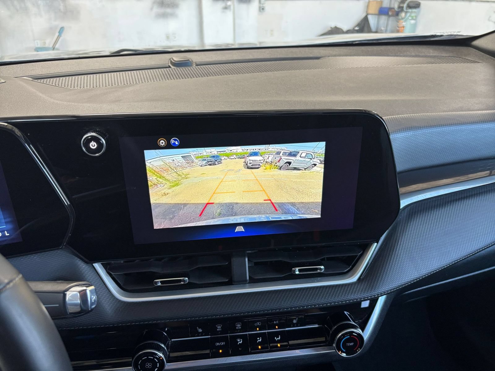 Used 2025 Chevrolet Equinox LT FWD image 23