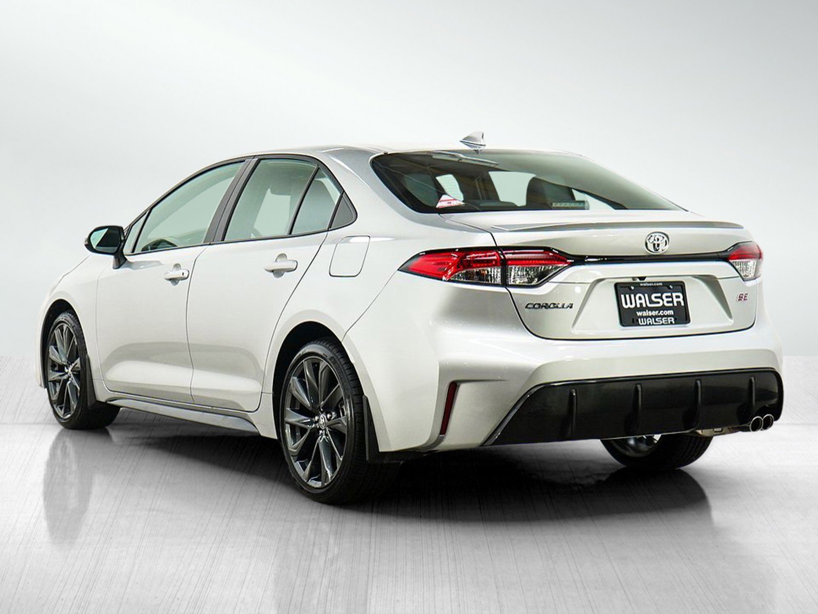 Used 2025 Toyota Corolla SE FWD image 3