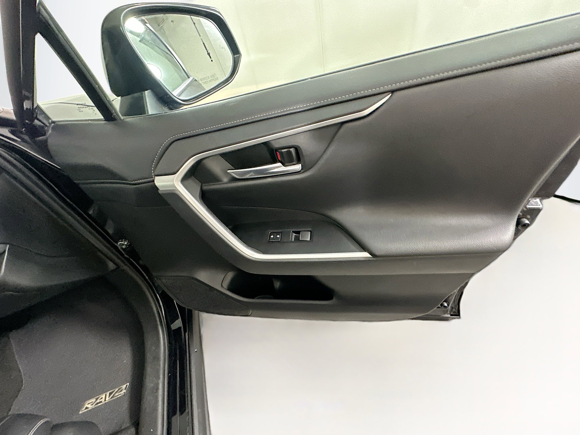 Used 2020 Toyota RAV4 Limited image 33