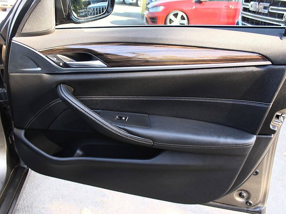 Used 2019 BMW 530e w/ Convenience Package RWD image 23