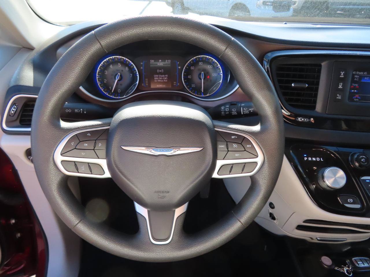 Used 2017 Chrysler Pacifica Touring FWD image 24