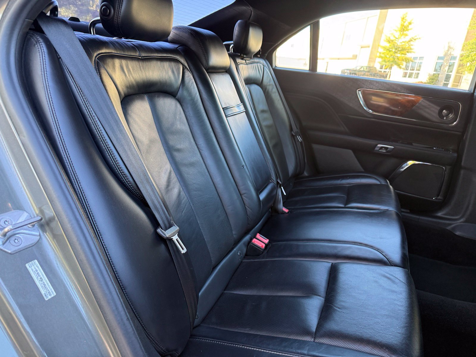 Used 2017 Lincoln Continental Select FWD image 41