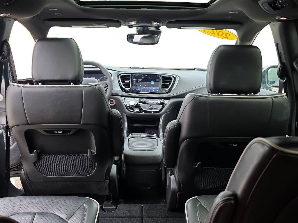 Used 2025 Chrysler Pacifica Limited FWD image 20