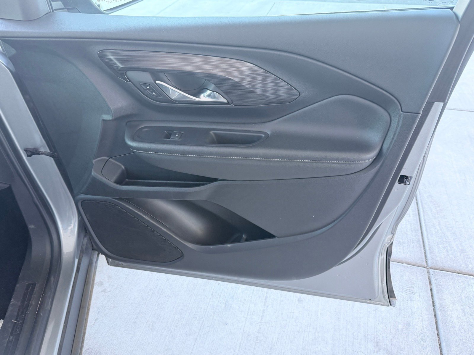 Used 2024 GMC Terrain SLT image 19