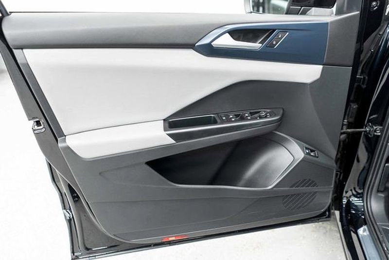 Used 2023 Volkswagen Taos SE image 13