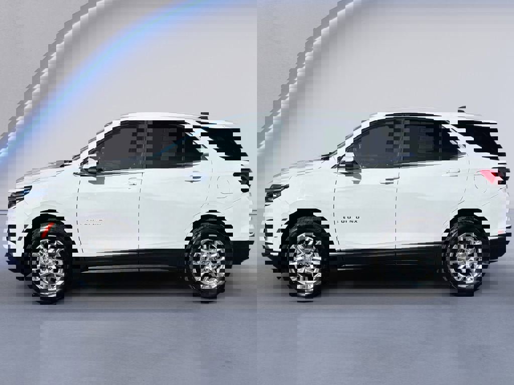 Used 2024 Chevrolet Equinox LT image 2