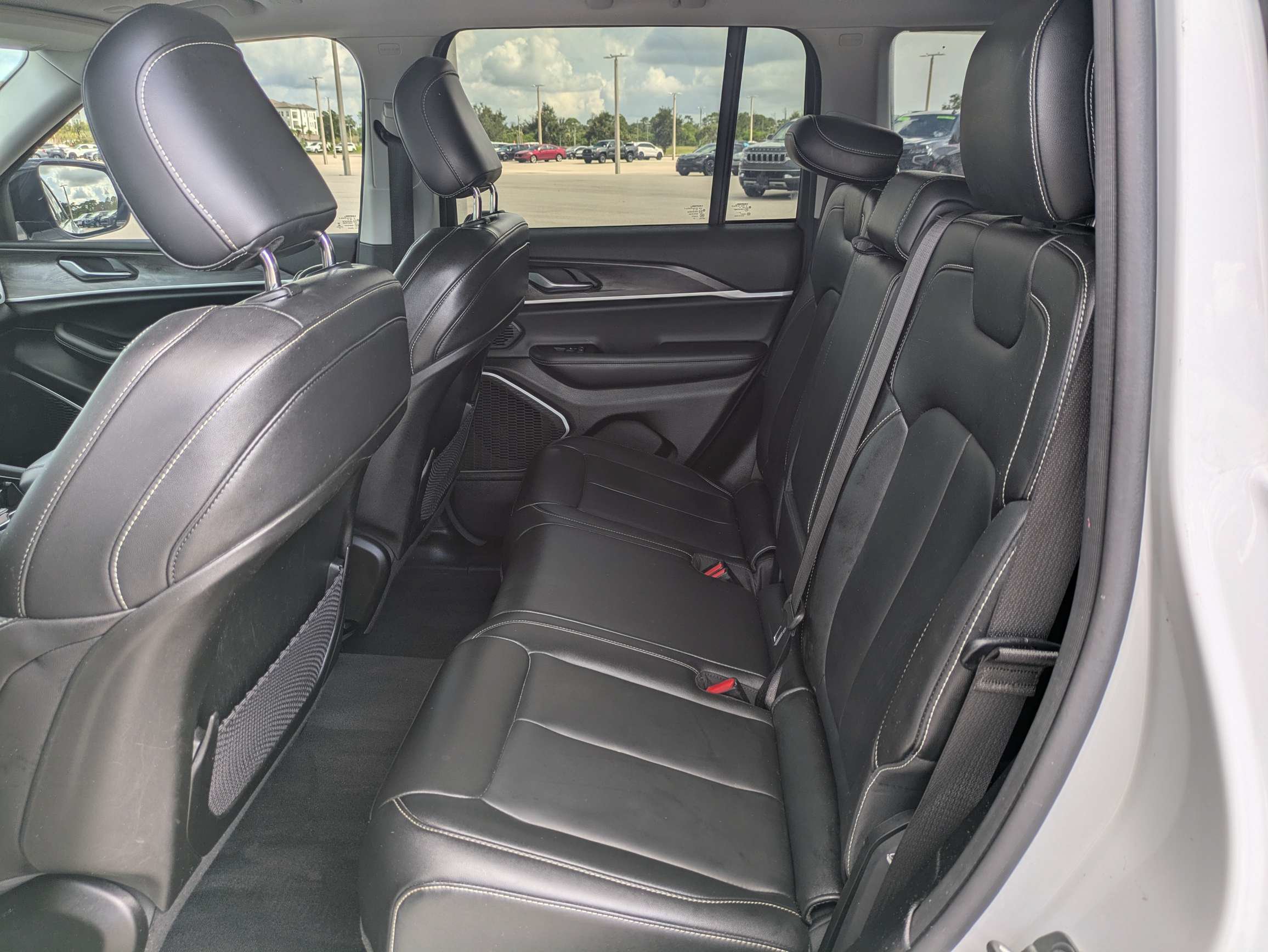 Used 2022 Jeep Grand Cherokee Limited AWD/4WD image 16
