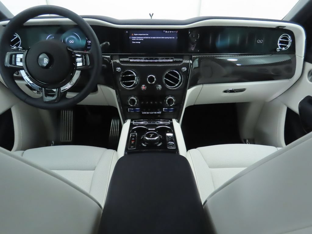 Used 2026 Rolls-Royce Cullinan Black Badge AWD/4WD image 13