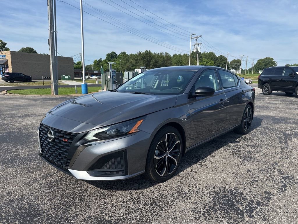 Used 2024 Nissan Altima 2.5 SR FWD image 7
