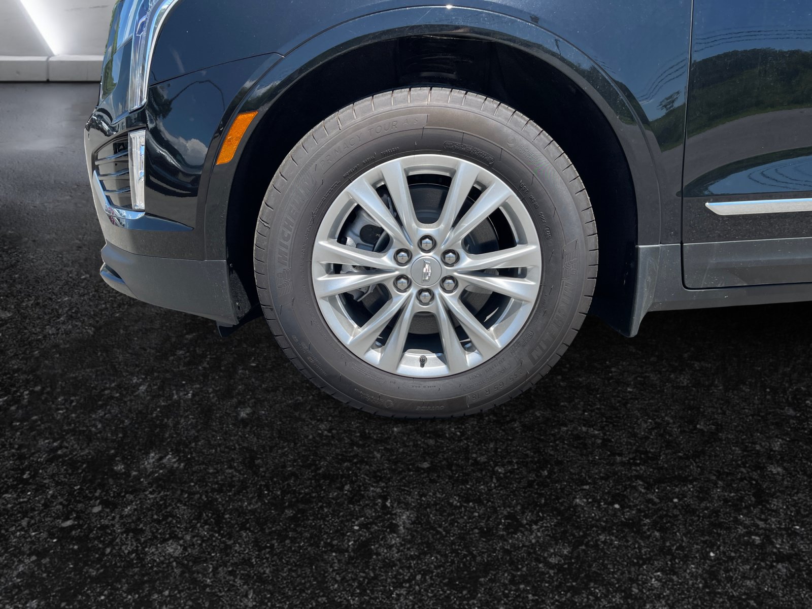 New 2026 Cadillac XT5 Luxury w/ LPO, Floor Liner Package AWD/4WD image 10