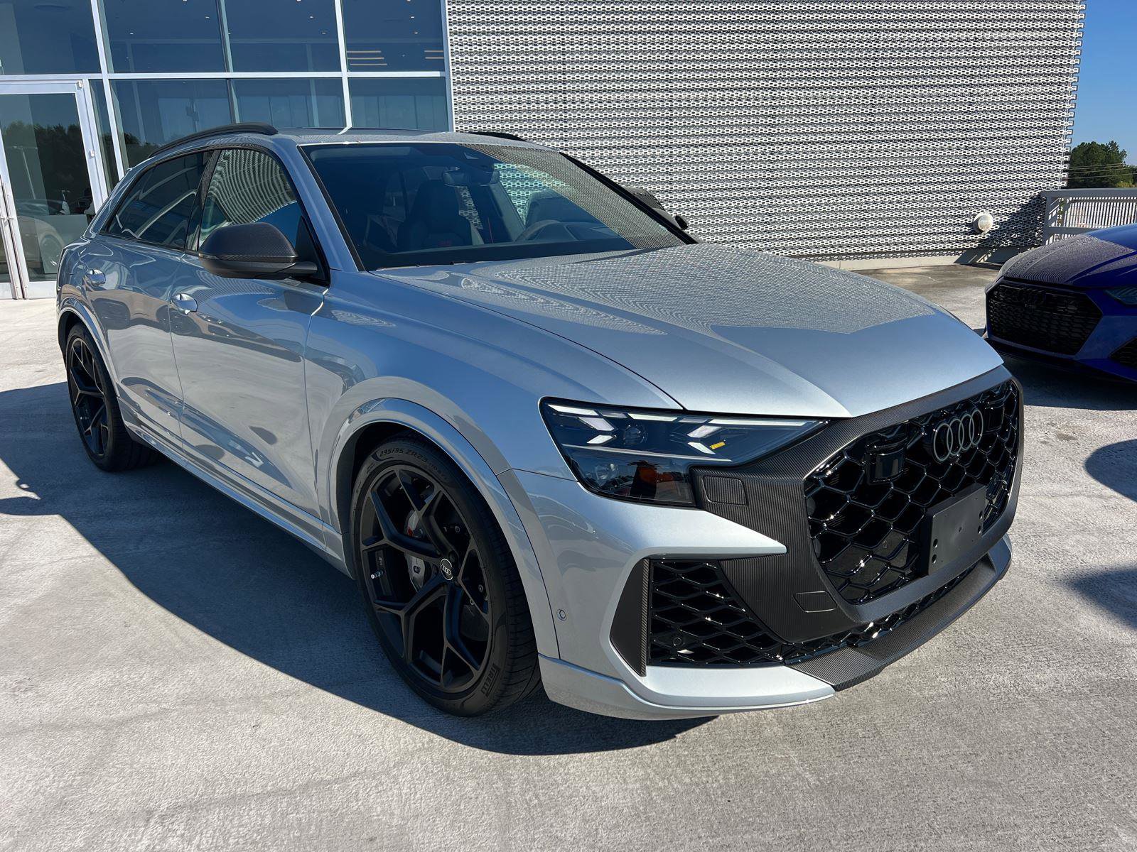 Used 2025 Audi RS Q8 performance image 3