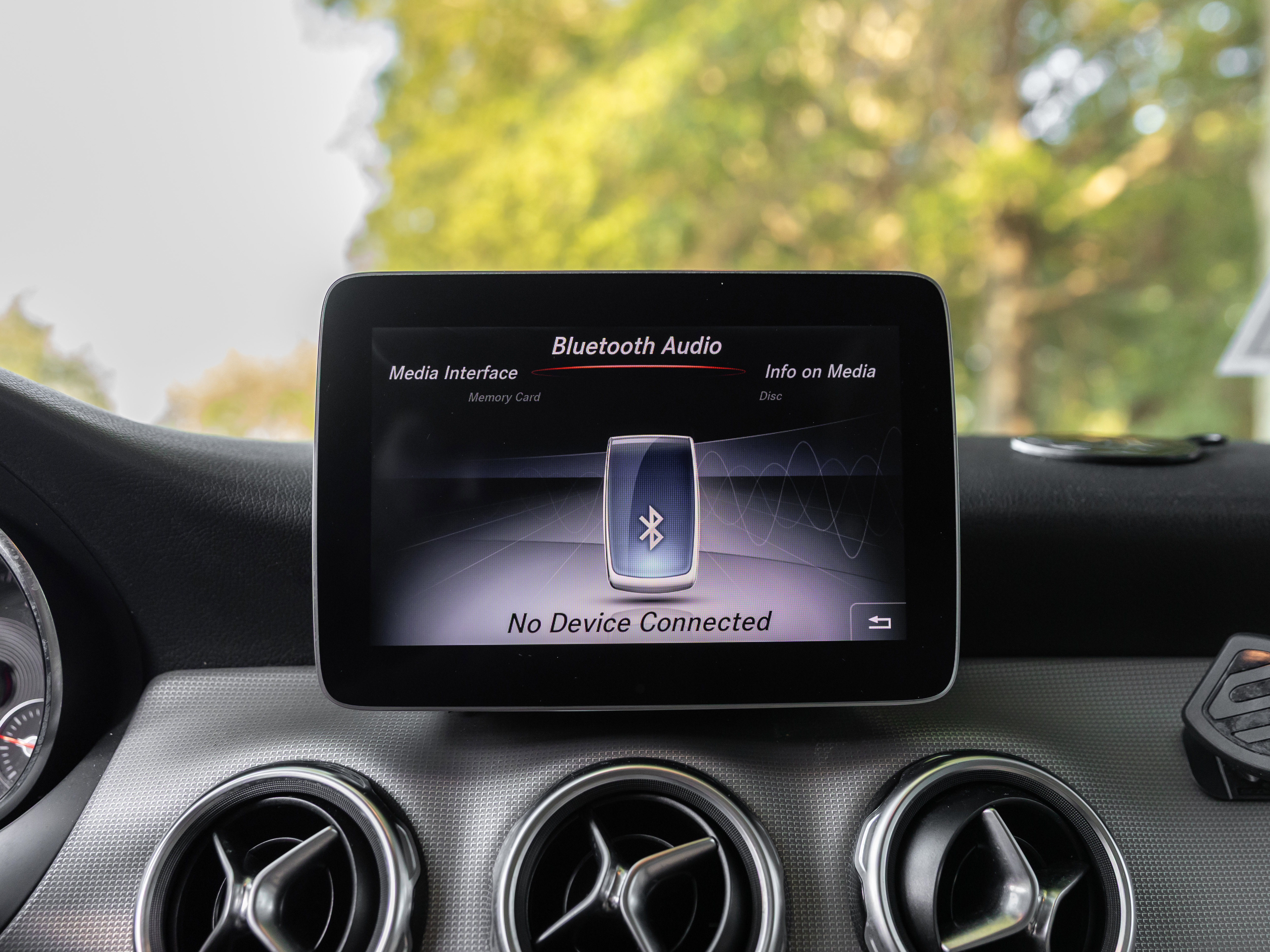 Used 2019 Mercedes-Benz GLA 250 4MATIC w/ Convenience Package image 9