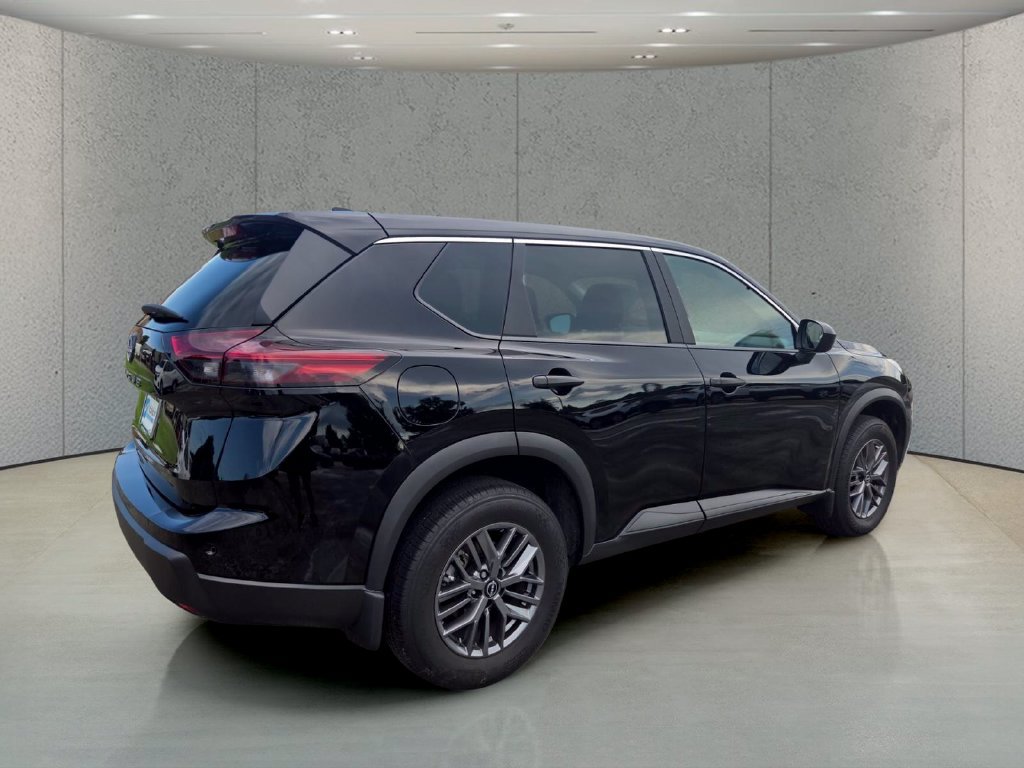 Used 2026 Nissan Rogue S FWD image 5