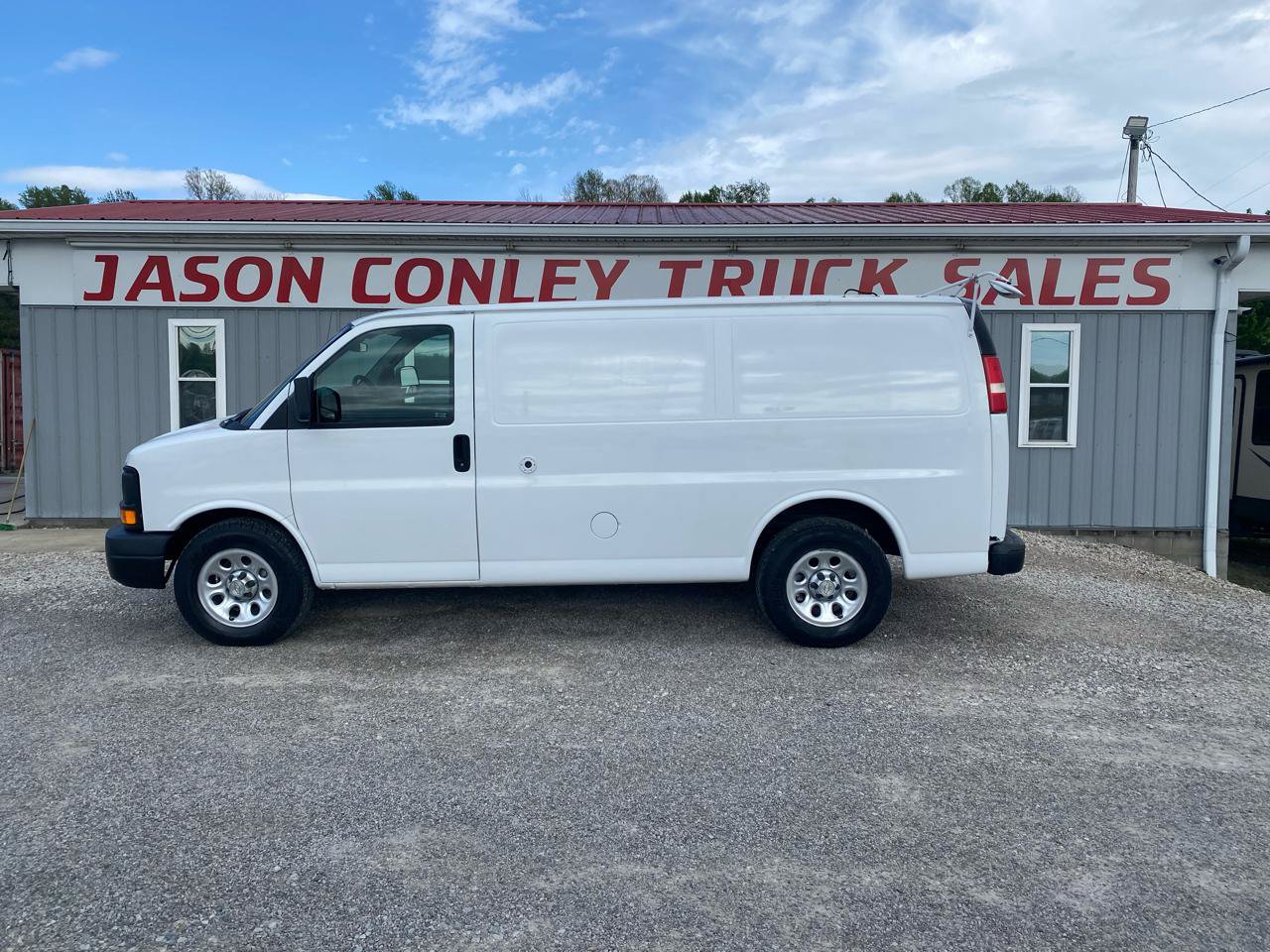Used 2010 Chevrolet Express 1500 RWD image 1
