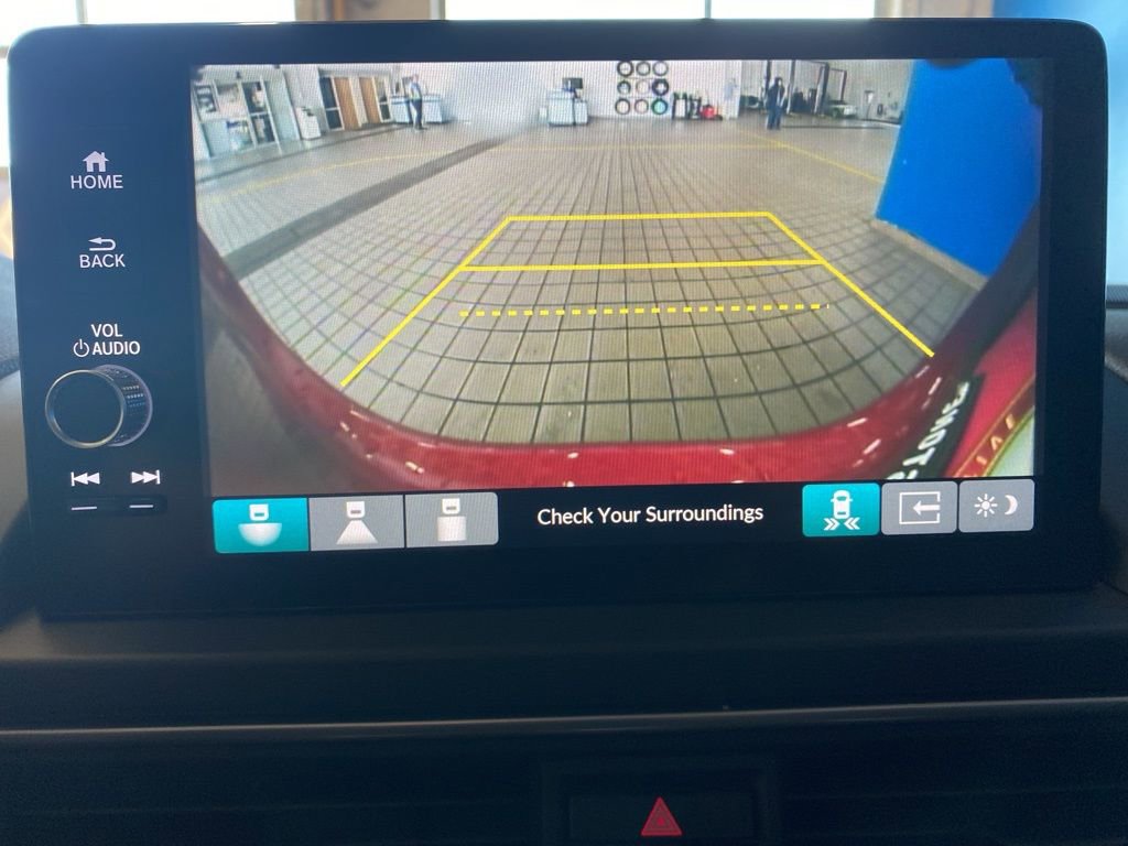 Used 2023 Honda Pilot Touring image 4