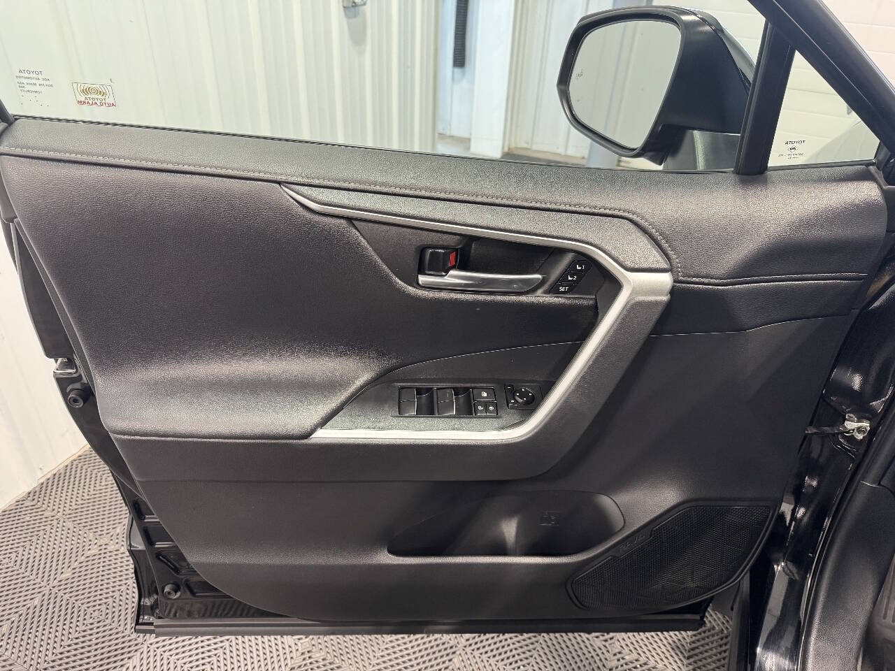 Used 2020 Toyota RAV4 Limited AWD/4WD image 8
