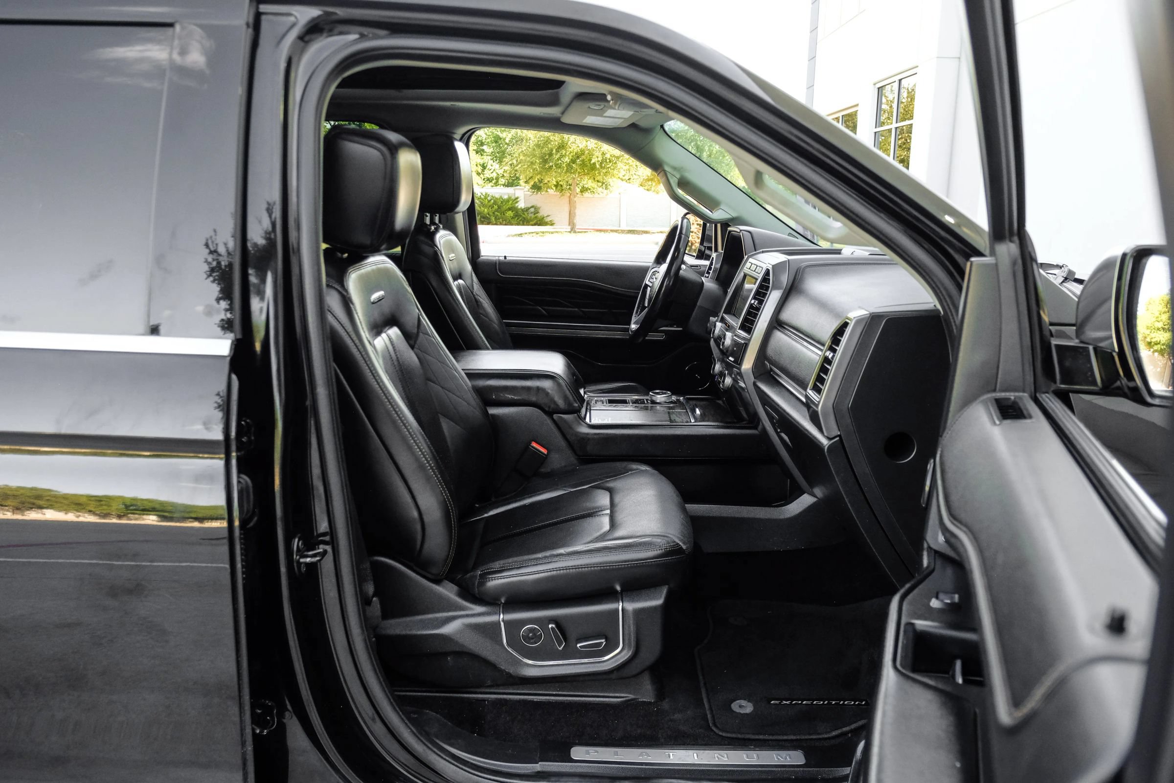 Used 2019 Ford Expedition Max Platinum RWD image 40