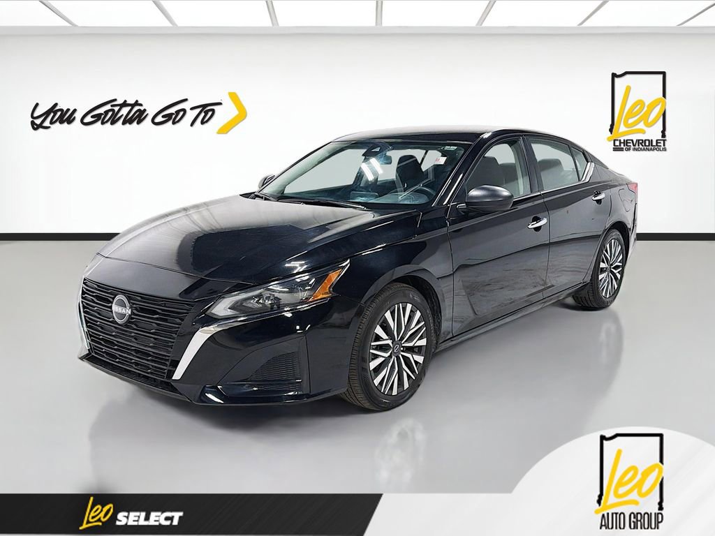 Used 2024 Nissan Altima 2.5 SV image 1
