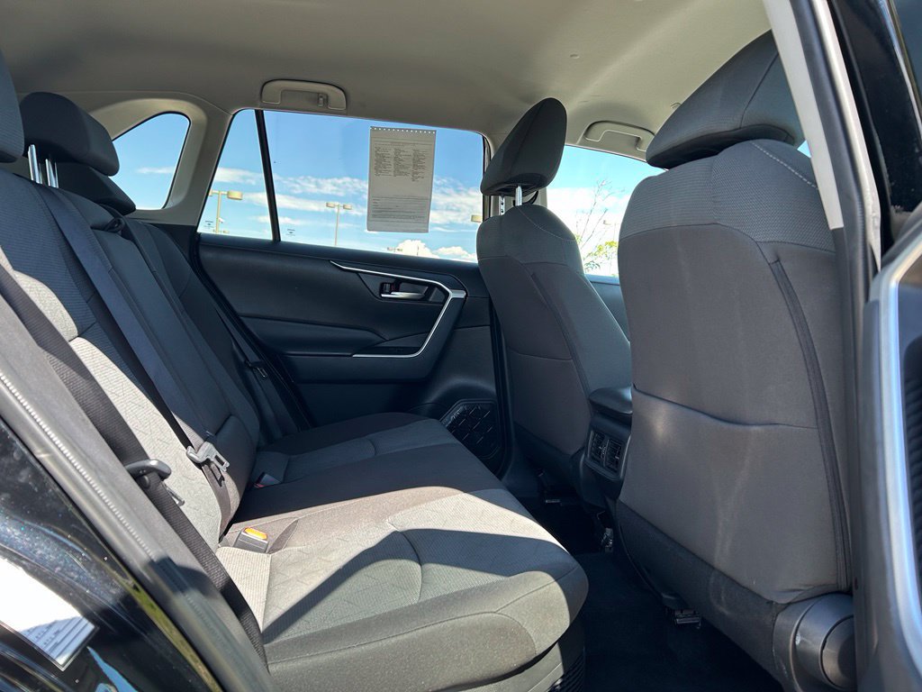 Used 2025 Toyota RAV4 XLE AWD/4WD image 29