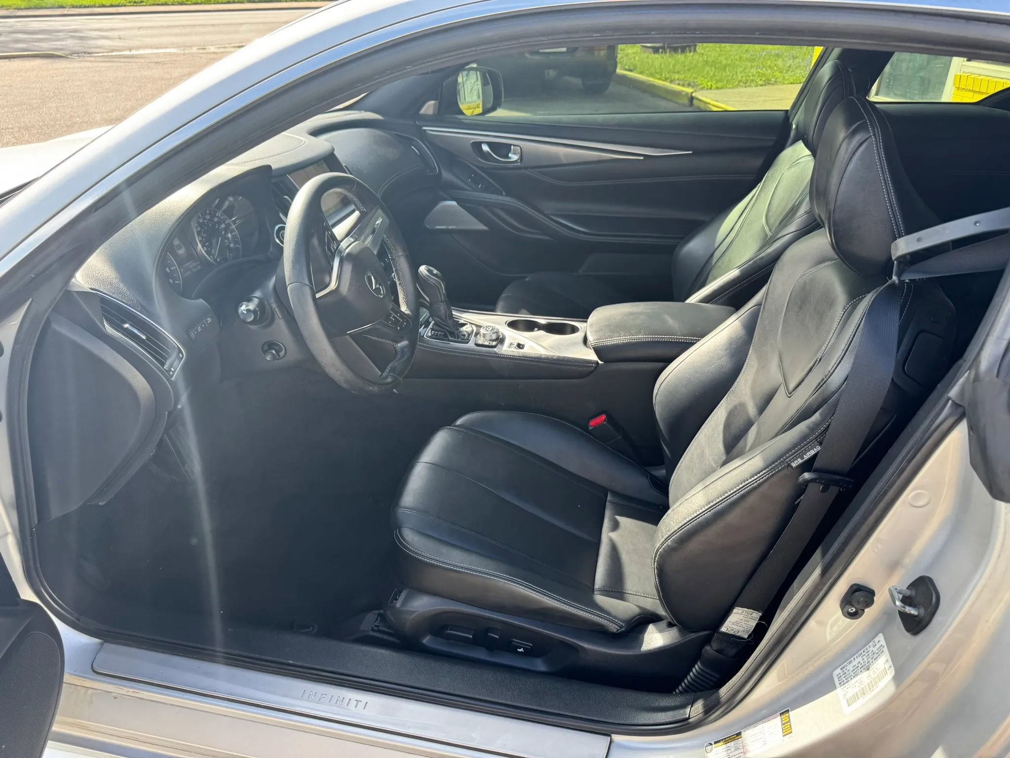 Used 2017 INFINITI Q60 3.0t w/ Premium Plus Package 3.0T AWD/4WD image 15