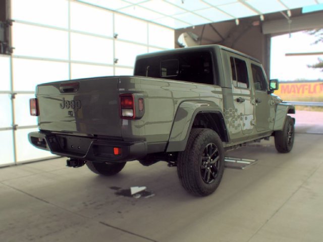 Used 2023 Jeep Gladiator Sport AWD/4WD image 4