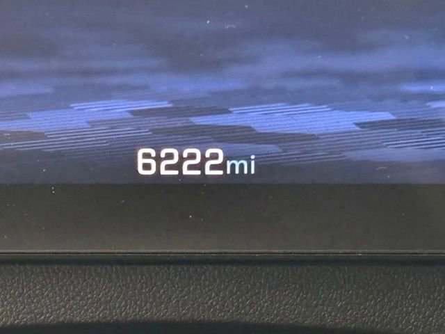 Used 2025 Chevrolet Traverse LT w/ Driver Confidence Package image 26