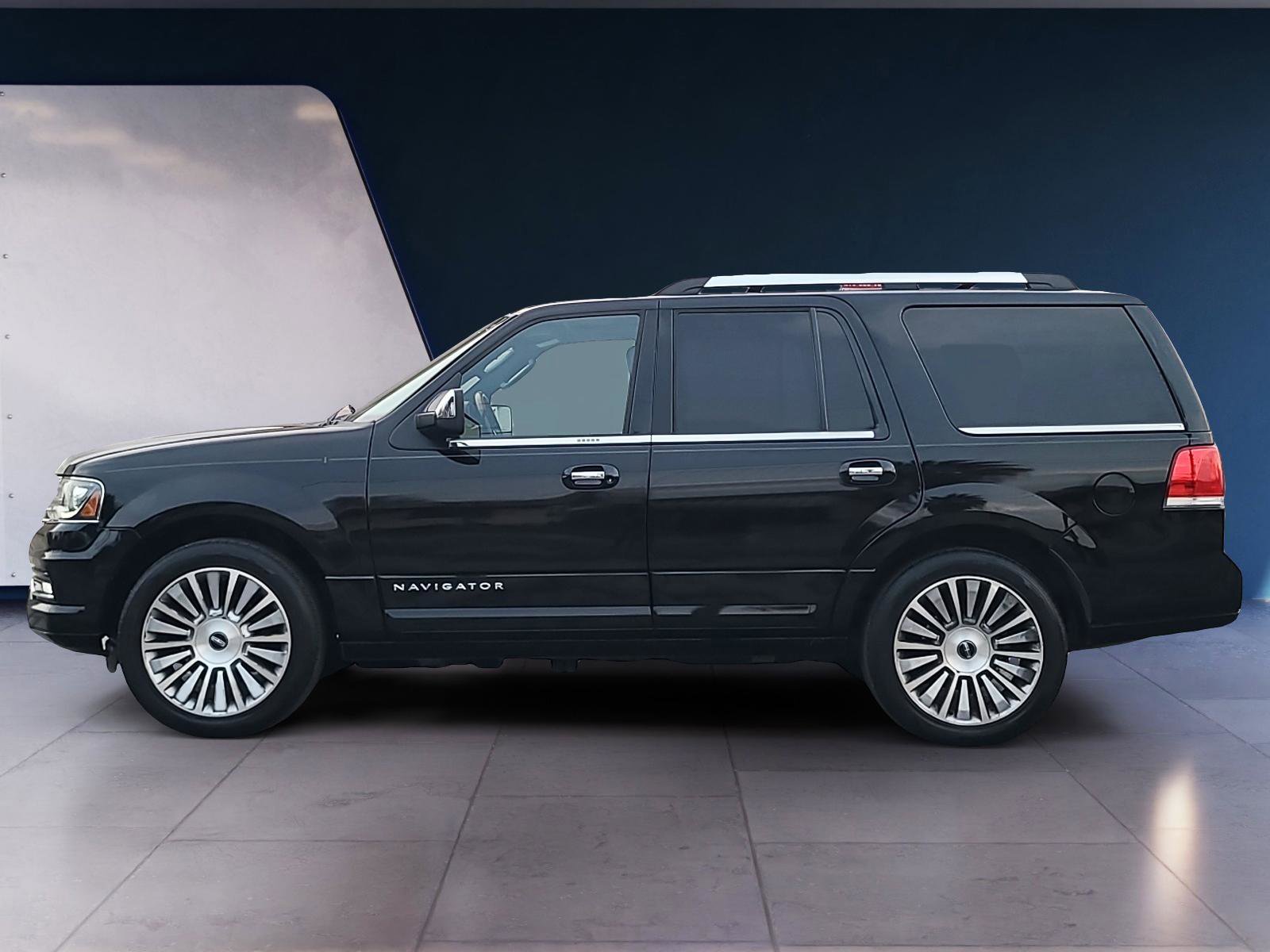 Used 2016 Lincoln Navigator Select image 2