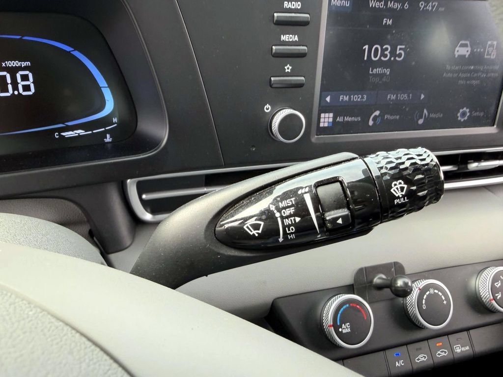 Certified 2024 Hyundai Elantra SE FWD image 32