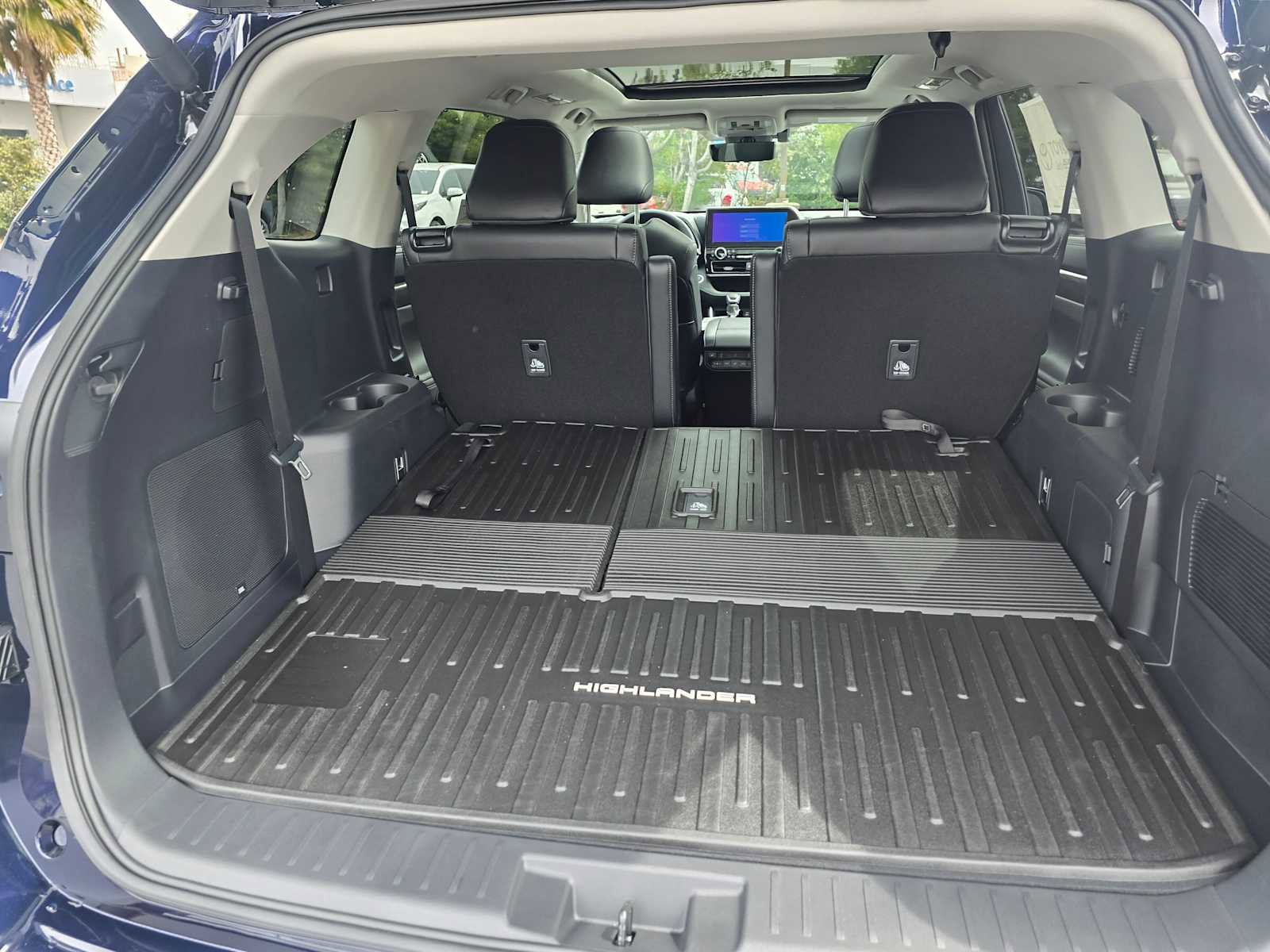 New 2026 Toyota Highlander Platinum AWD/4WD image 17