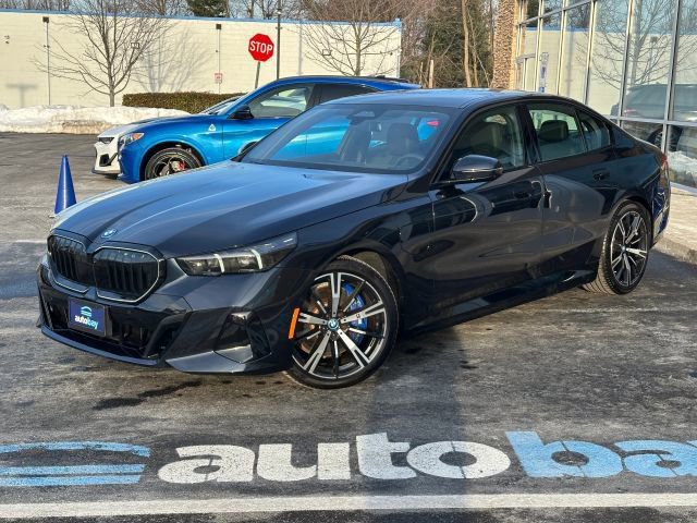 Used 2025 BMW 550e xDrive w/ Premium Package image 9
