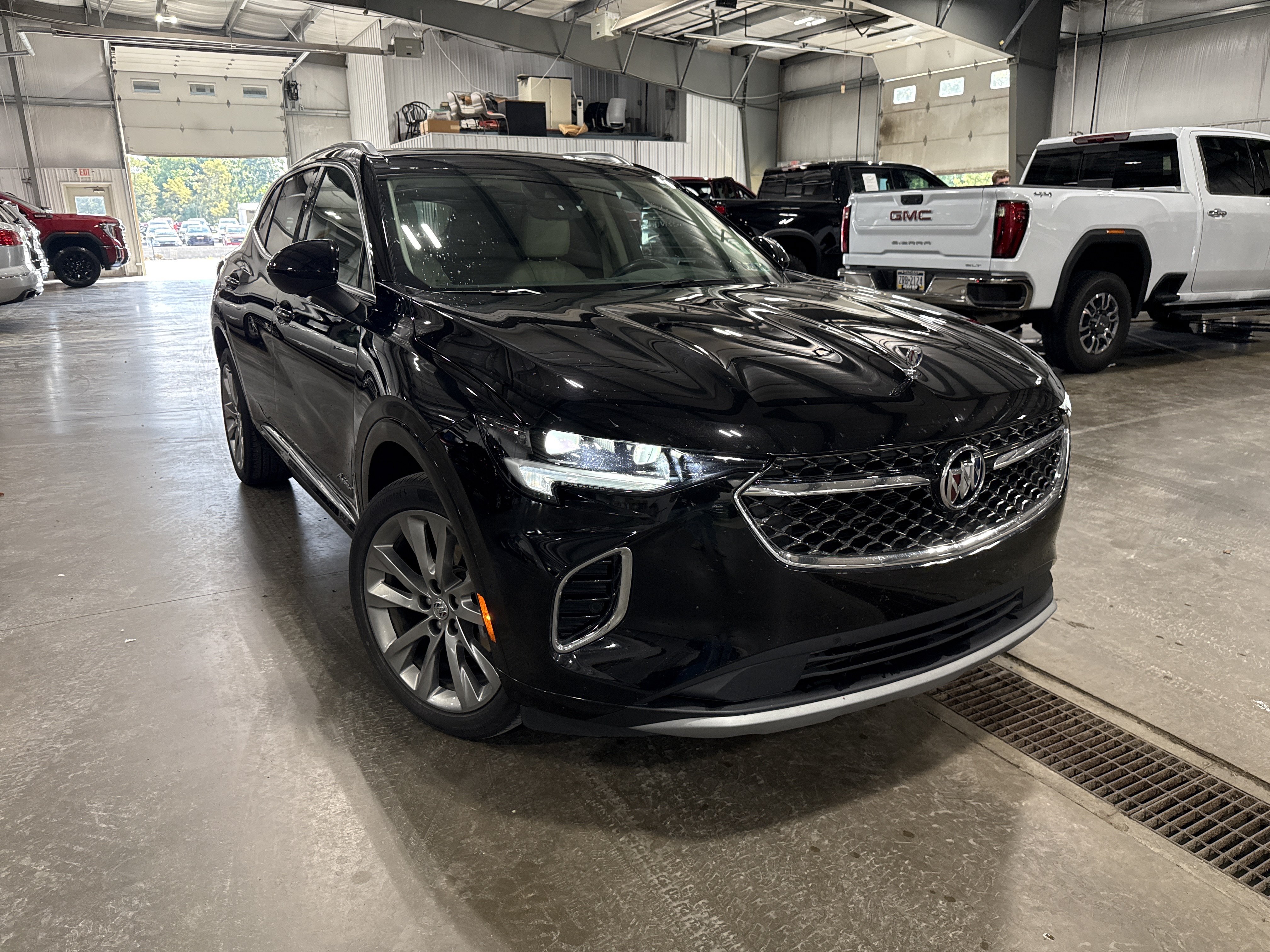 Used 2022 Buick Envision Avenir w/ Technology Package II AWD/4WD image 2